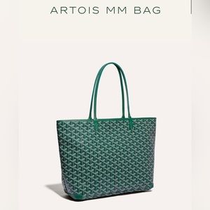 Artois MM Goyard bag in green. BRAND NEW never worn, plastic still on straps.